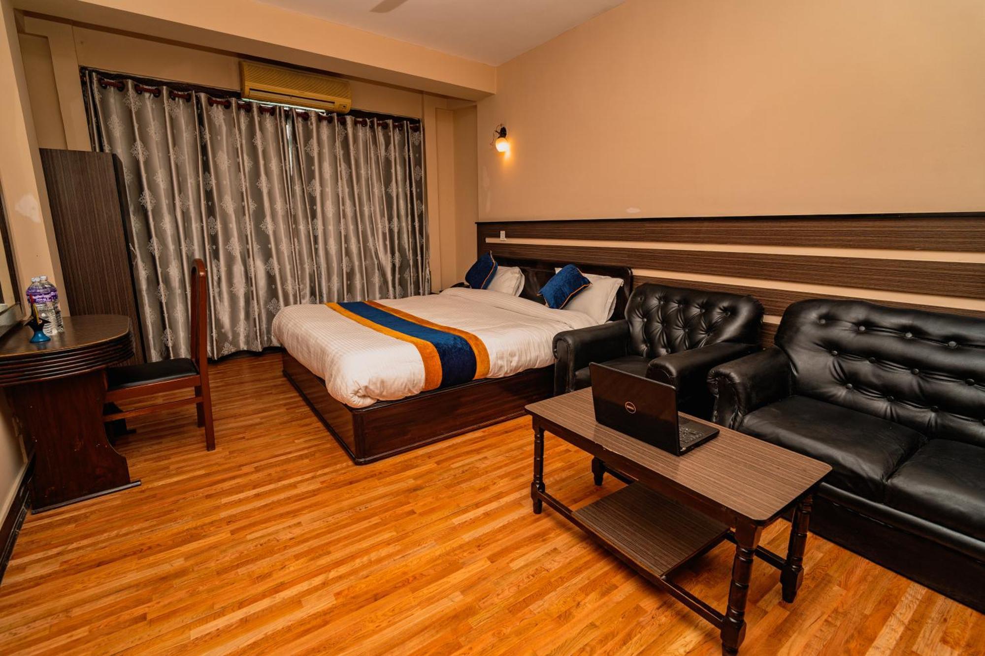 Karma Travellers Home Kathmandu Bagian luar foto