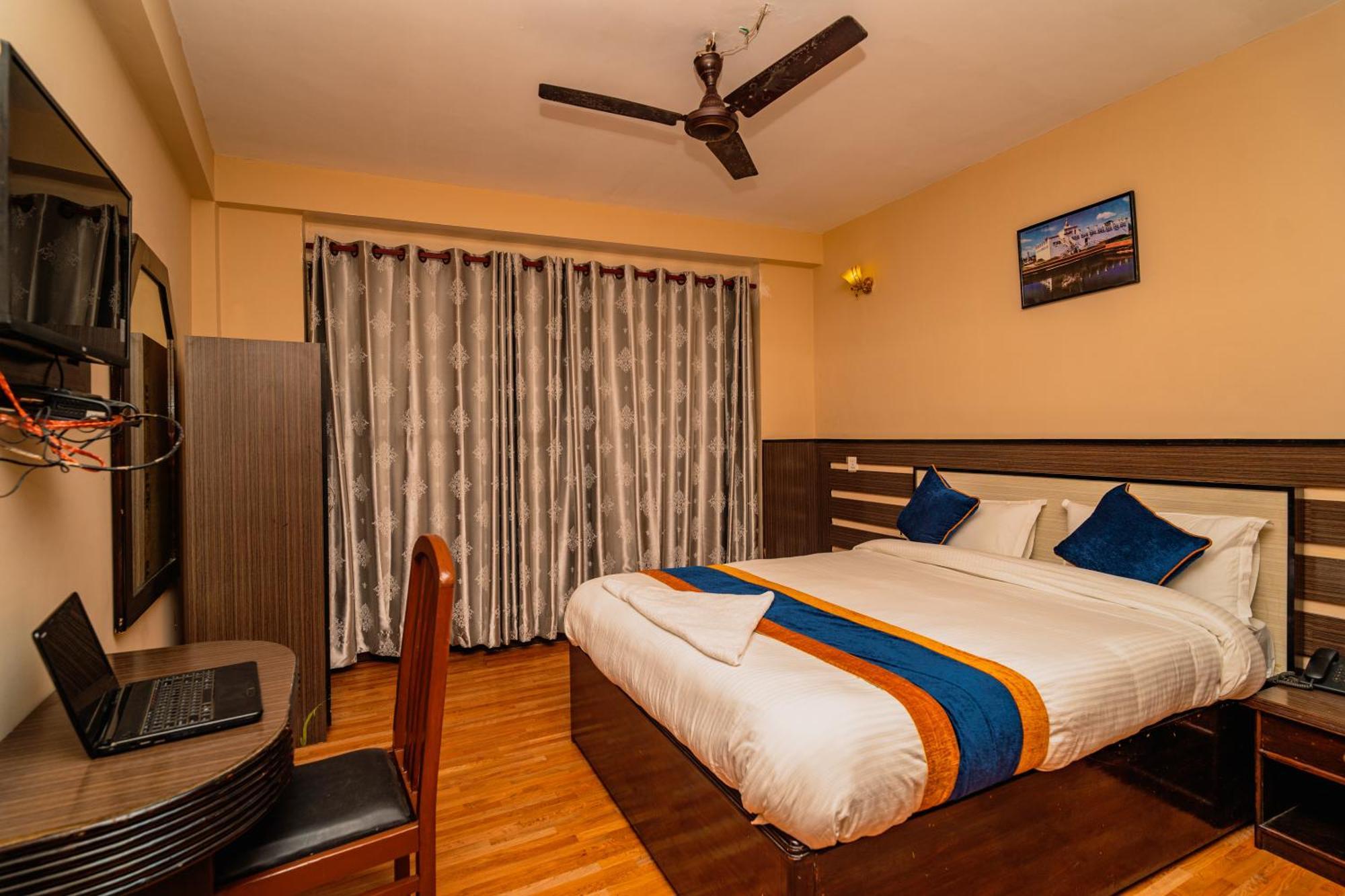 Karma Travellers Home Kathmandu Bagian luar foto