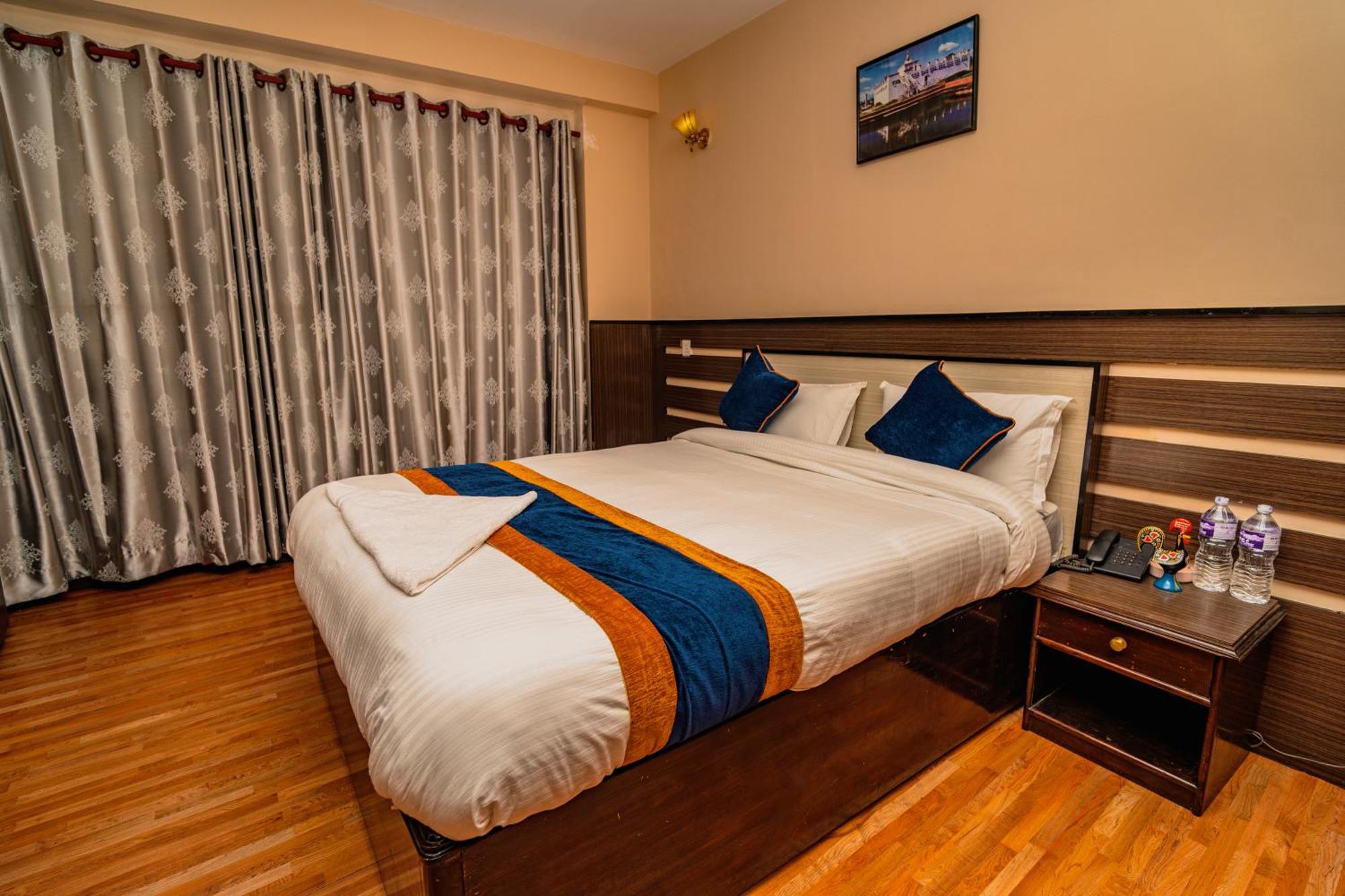Karma Travellers Home Kathmandu Bagian luar foto